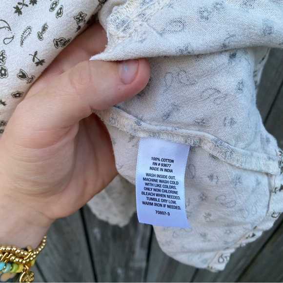 a.n.a Cream Ditsy Boho Floral Peplum Blouse size L - Picture 6 of 6